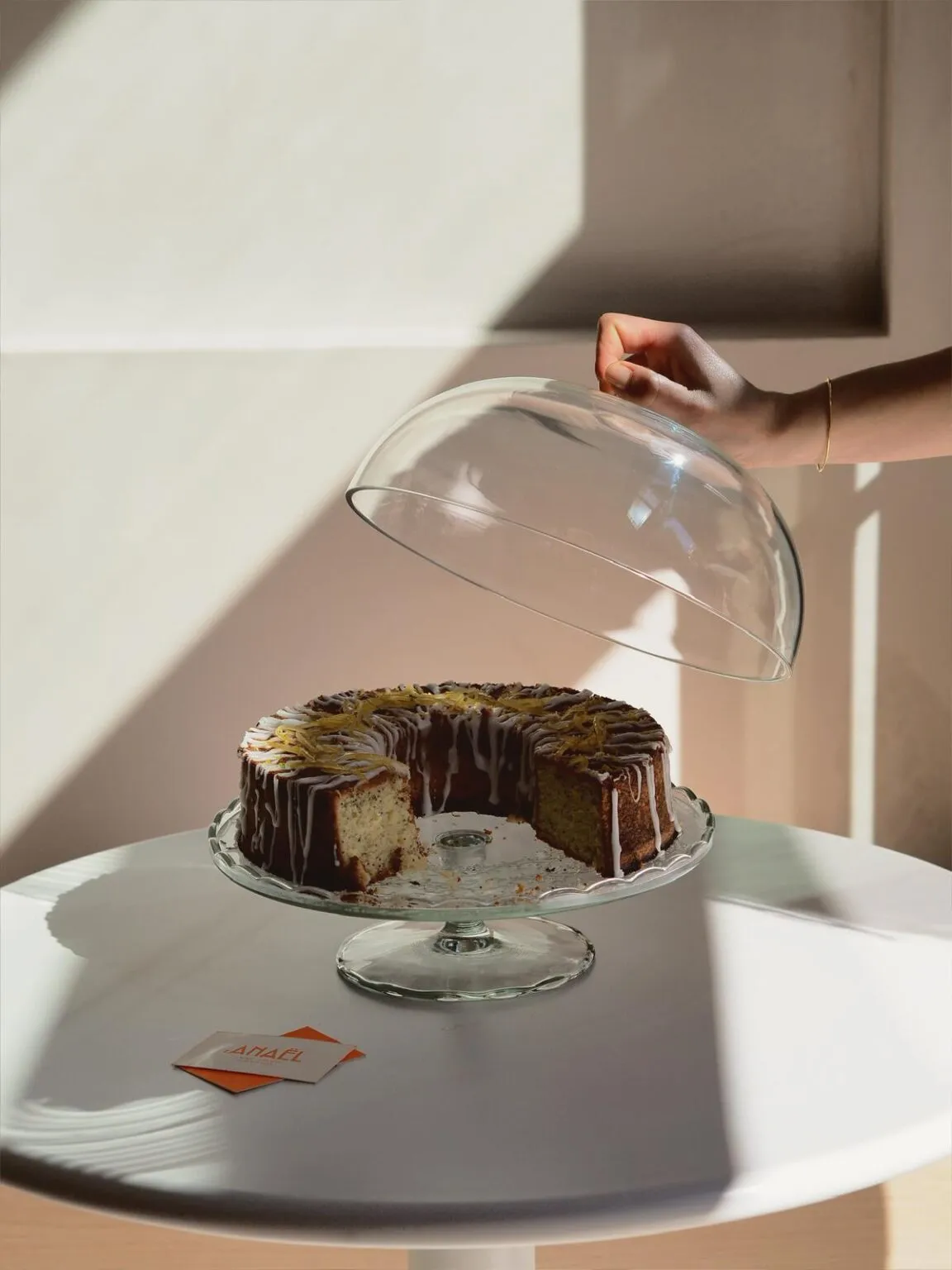 Cake citron sous cloche en verre